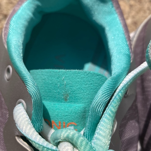 Vionic womens 7.5 cross trainers - Picture 13 of 14
